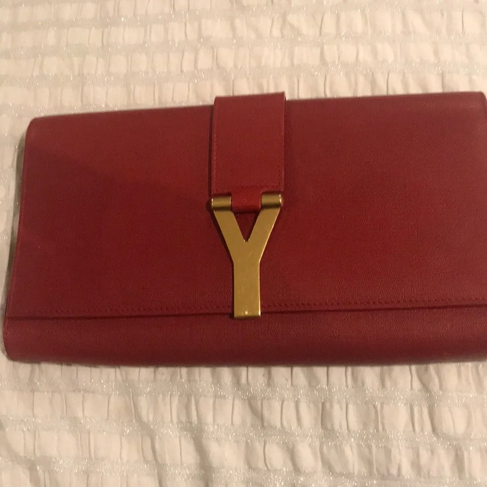Clutch - Picture 2 of 7